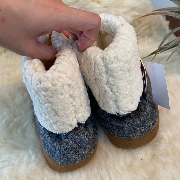 🦋 2/$20 Dearfoams knit bootie style slippers - Picture 6 of 9